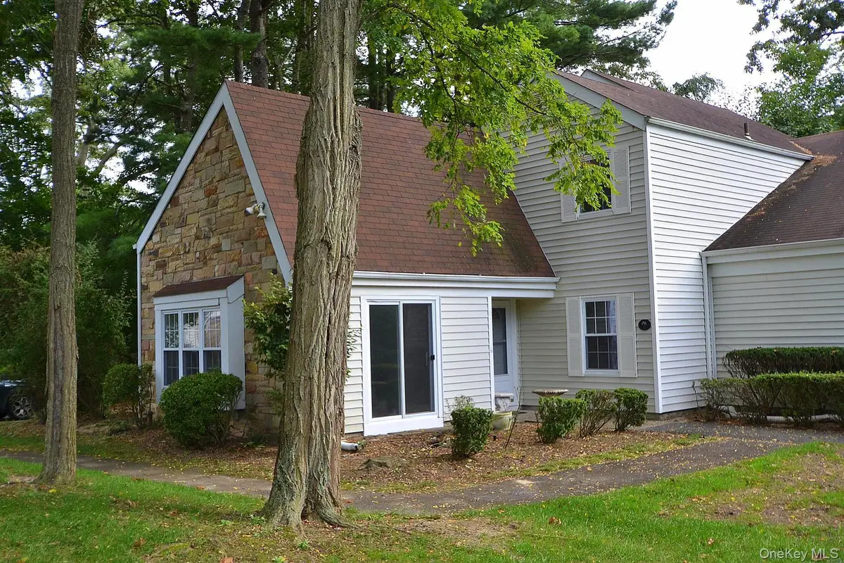 5 Hunt Club Drive, Coram, NY 11727 - Image #1