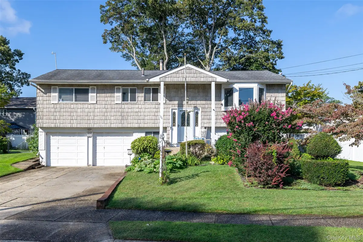 384 W 22nd Street, Deer Park, NY 11729 - Image #1