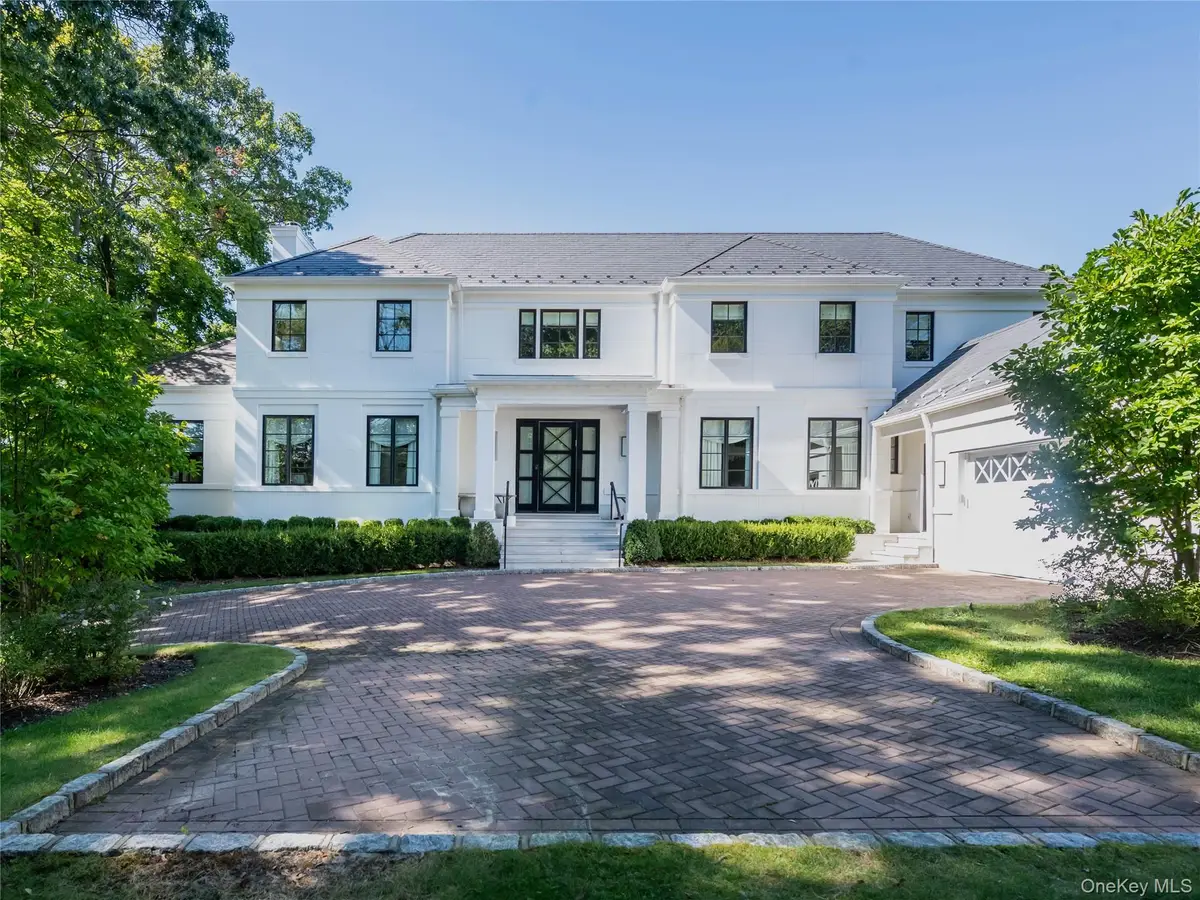 16 Ridge Drive E, Great Neck, NY 11021 - Image #1