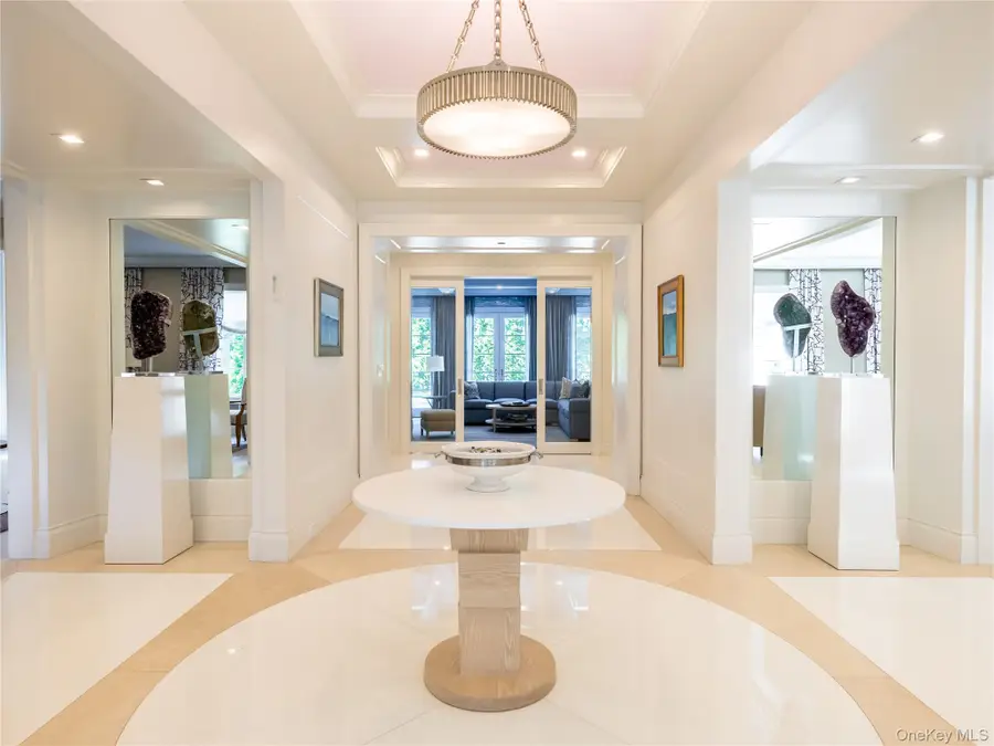 16 Ridge Drive E, Great Neck, NY 11021 - Image #3