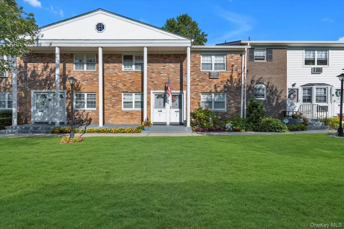 4821 Wilshire Lane #4821, Oakdale, NY 11769 - Image #1