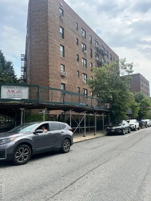 83-75 Woodhaven Blvd #4N, Woodhaven, NY 11421