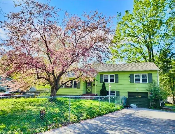 43 Cardinal Rd, Hyde Park, NY 12538