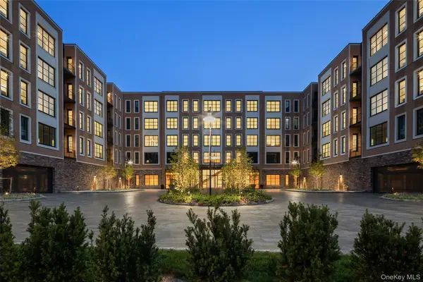 100 Garvies Point Road #1102, Glen Cove, NY 11542