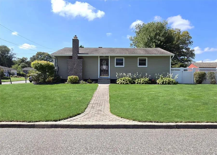 21 Jackson Avenue, Centereach, NY 11720 - Image #3