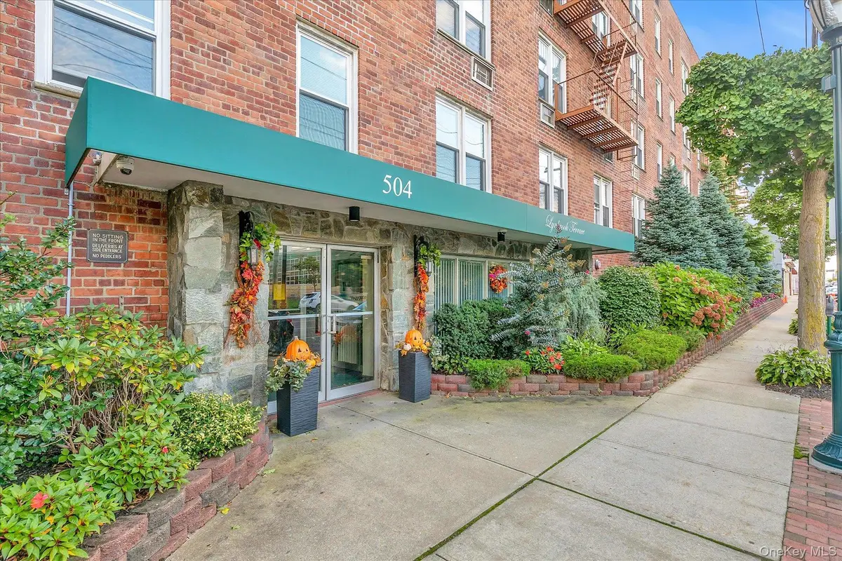504 Merrick Road #4J, Lynbrook, NY 11563 - Image #1