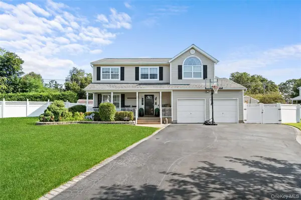 10 Carousel Court, East Islip, NY 11730