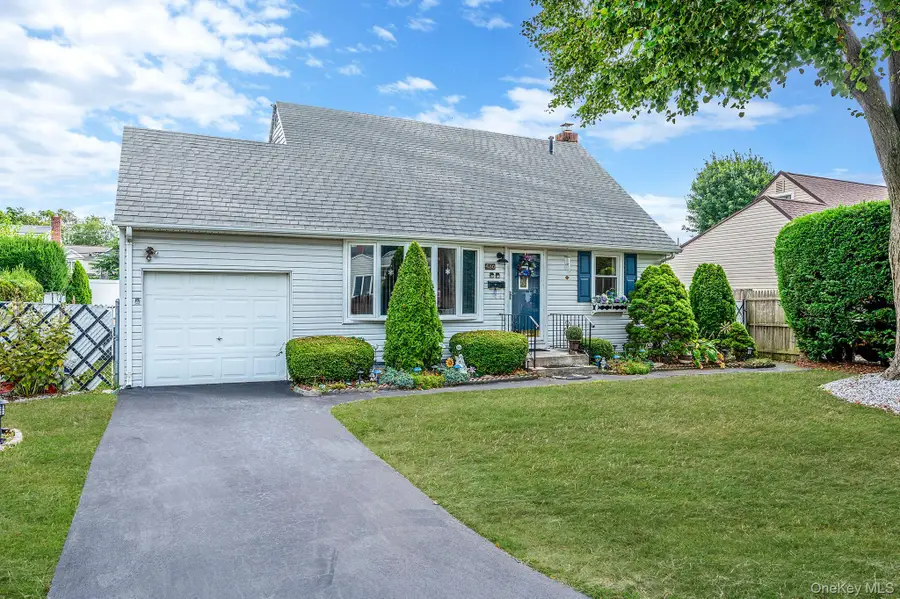 436 N Ontario Avenue, Lindenhurst, NY 11757 - Image #2