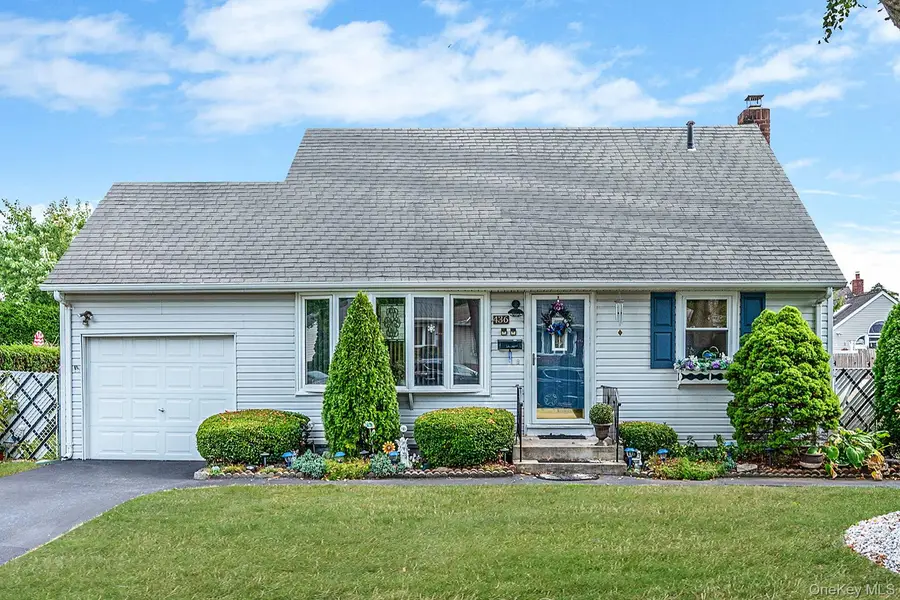 436 N Ontario Avenue, Lindenhurst, NY 11757 - Image #3