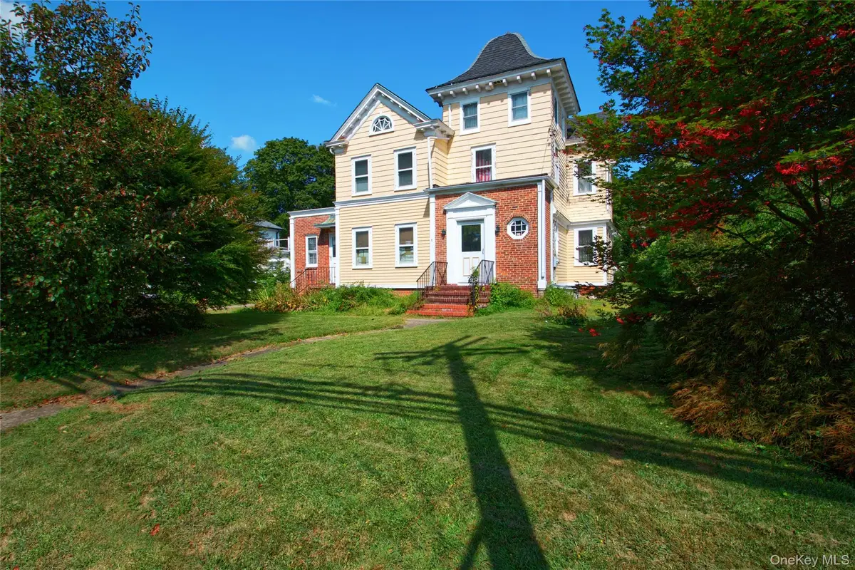 107 Warner Avenue, Roslyn Heights, NY 11577 - Image #1