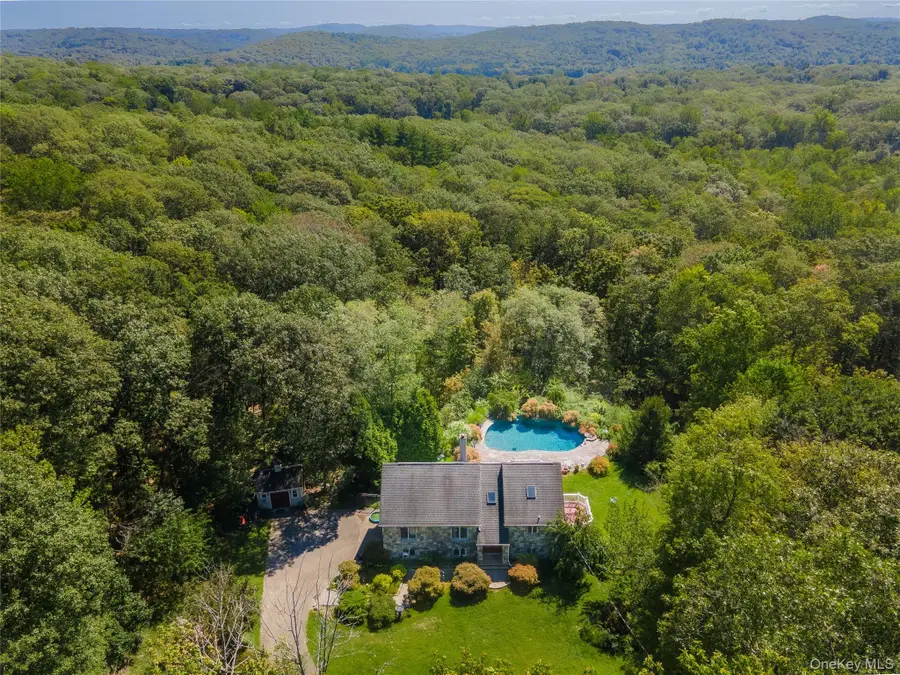 986 Cliff Avenue, Yorktown Heights, NY 10598 - Image #2