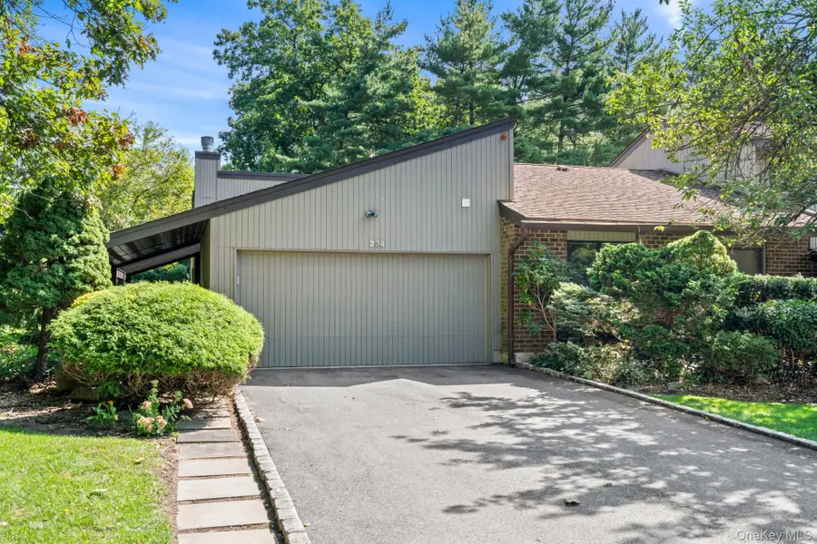 234 Hamlet Drive, Jericho, NY 11753 - Image #2