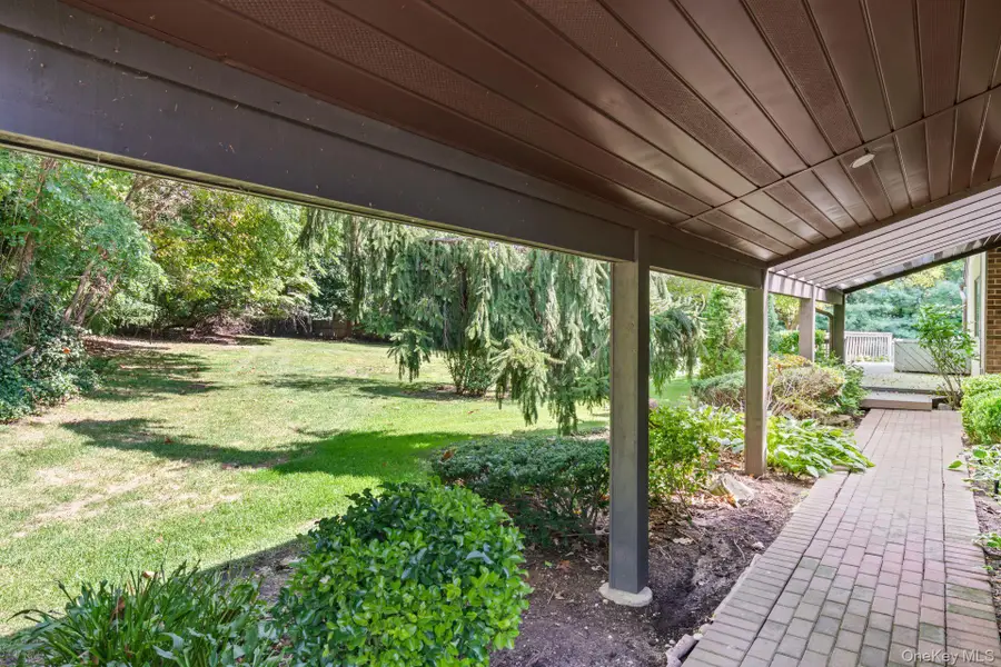 234 Hamlet Drive, Jericho, NY 11753 - Image #3