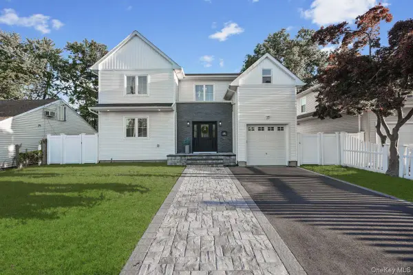 5 Relda Street, Plainview, NY 11803