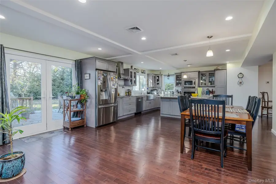 3 Earl Road, Melville, NY 11747 - Image #3