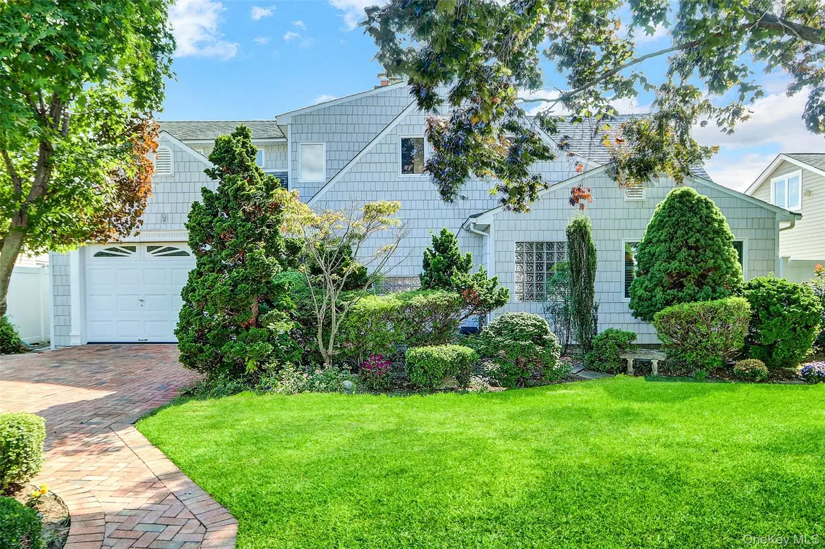 19 Topper Lane, Levittown, NY 11756 - Image #1