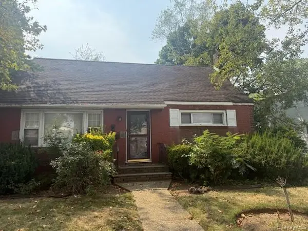 10 Downs Road, Hempstead, NY 11550