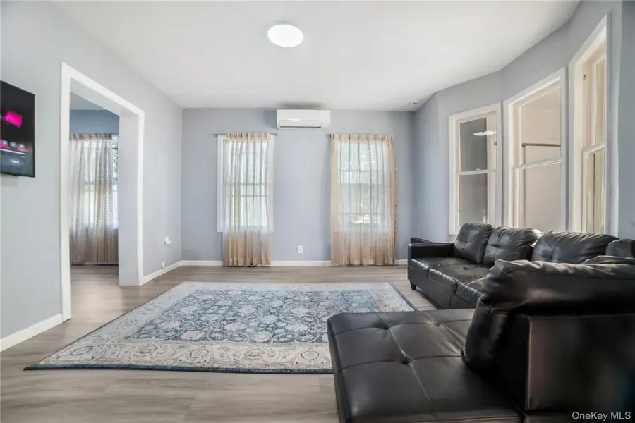 7 Willis Avenue, Floral Park, NY 11001 - Image #3