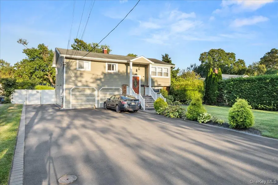 211 Washington Avenue, Brentwood, NY 11717 - Image #3