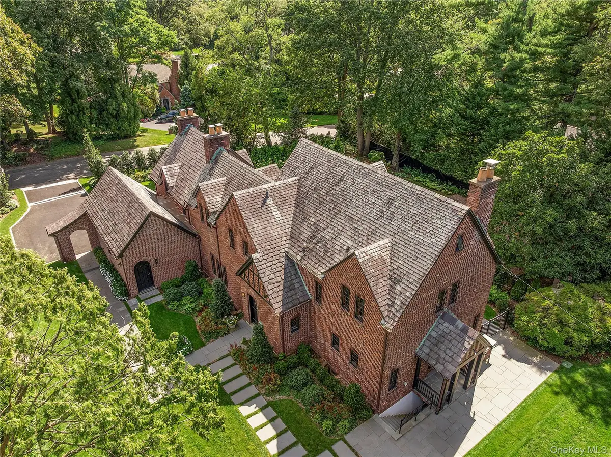 38 Country Club Drive, Port Washington, NY 11050 - Image #1