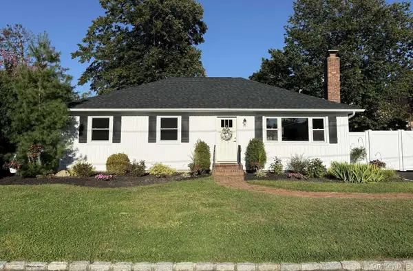 11 E Bay Drive, West Islip, NY 11795