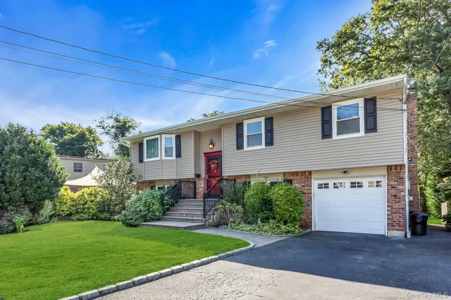 262 New Hampshire Avenue, Massapequa, NY 11758 - Image #2