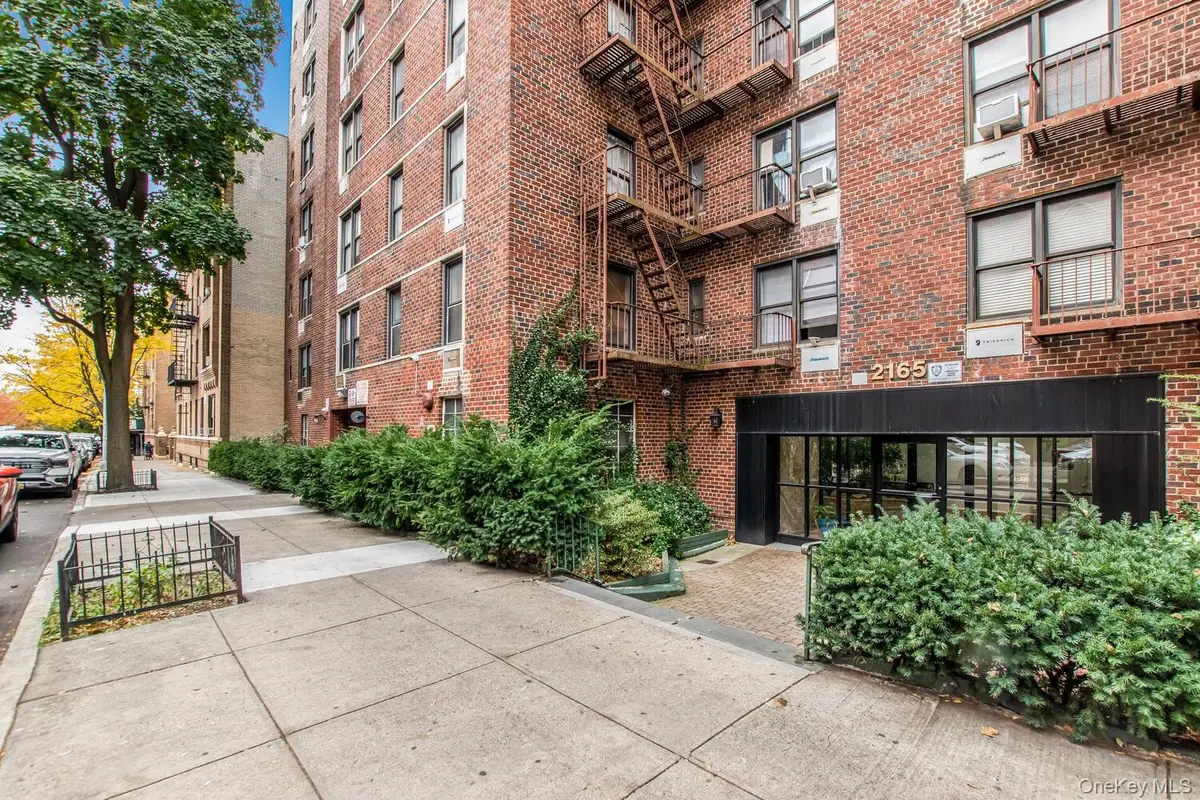2165 Matthews Avenue #4B, Bronx, NY 12462 - Image #1
