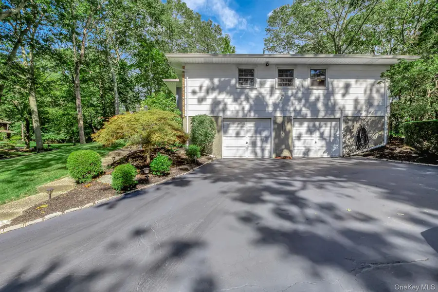 4 Burham Court, Smithtown, NY 11787 - Image #3