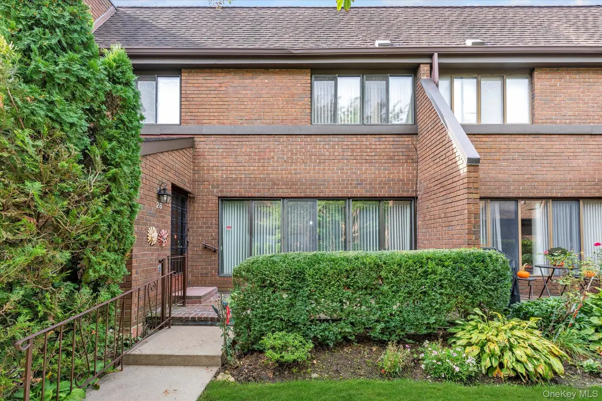 28 Spring Hollow, Roslyn, NY 11576 - Image #1