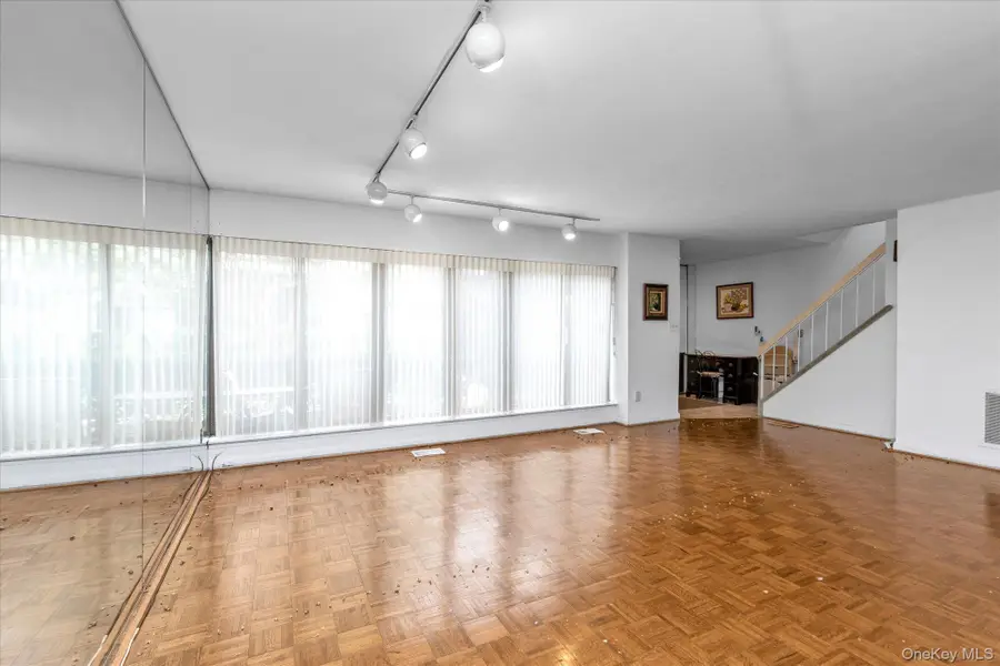 28 Spring Hollow, Roslyn, NY 11576 - Image #3