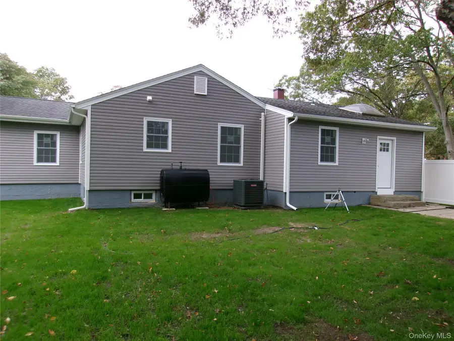 1706 Spur Drive S, Islip, NY 11751 - Image #2