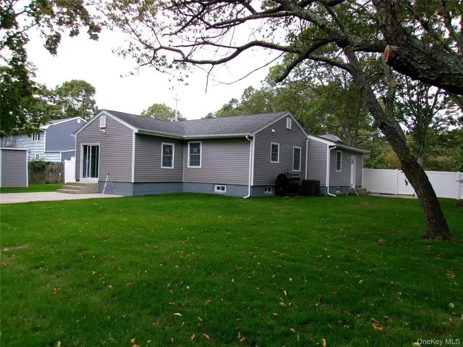 1706 Spur Drive S, Islip, NY 11751 - Image #3