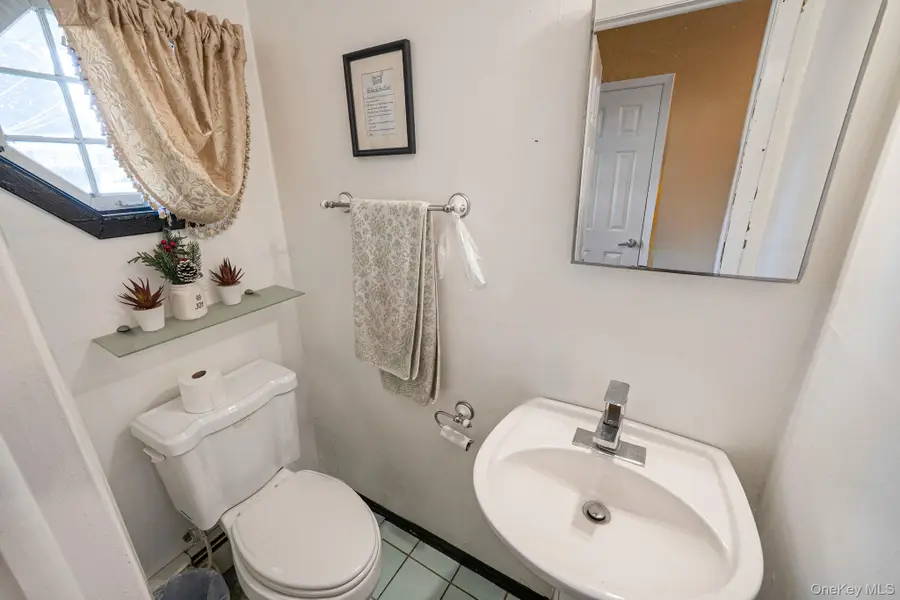 23 Caroline Court, North Babylon, NY 11703 - Image #3