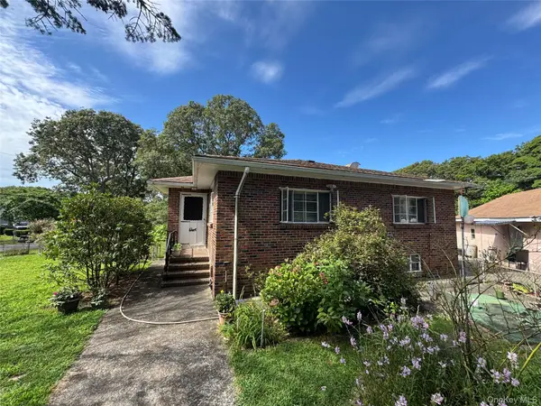 4 Olive Lane, Shirley, NY 11967