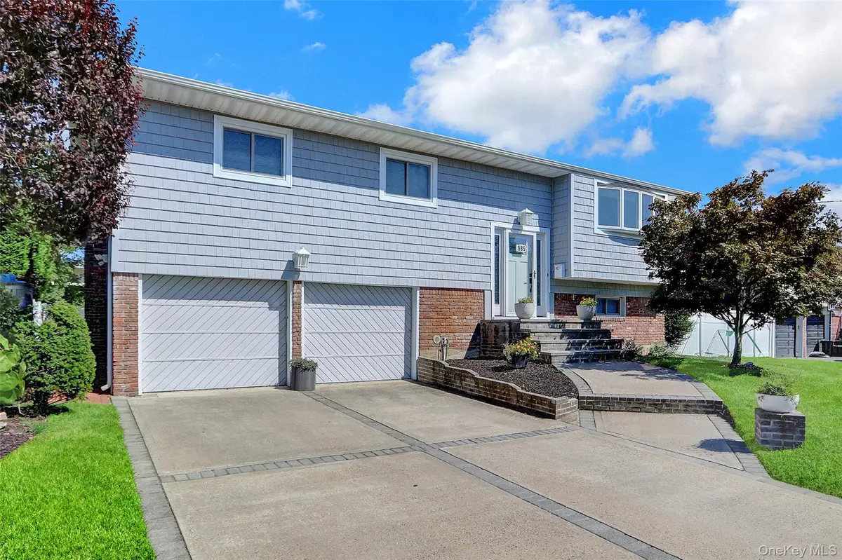 985 North Drive, Merrick, NY 11566 - Image #1