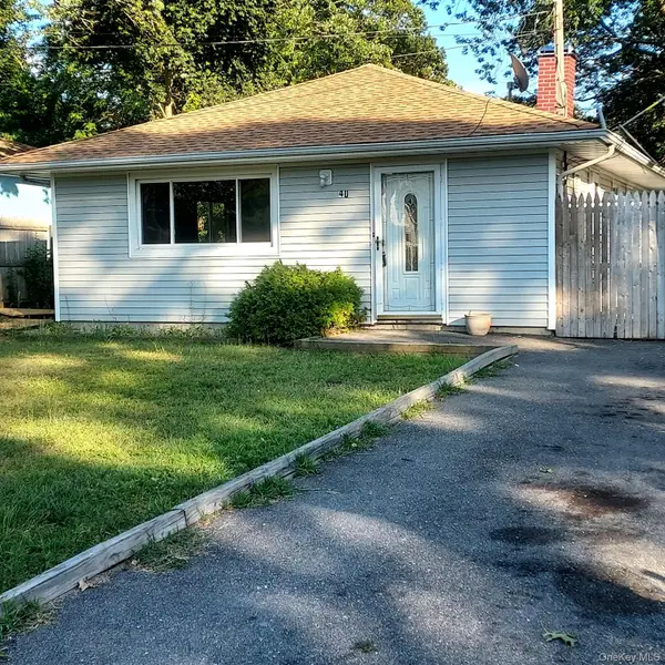 40 Pinewood Drive, Shirley, NY 11967