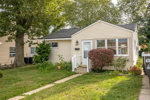 457 N Monroe Avenue, Lindenhurst, NY 11757