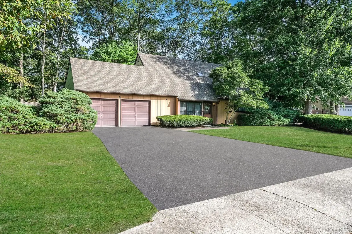 7 Birdseye Circle, Stony Brook, NY 11790 - Image #1