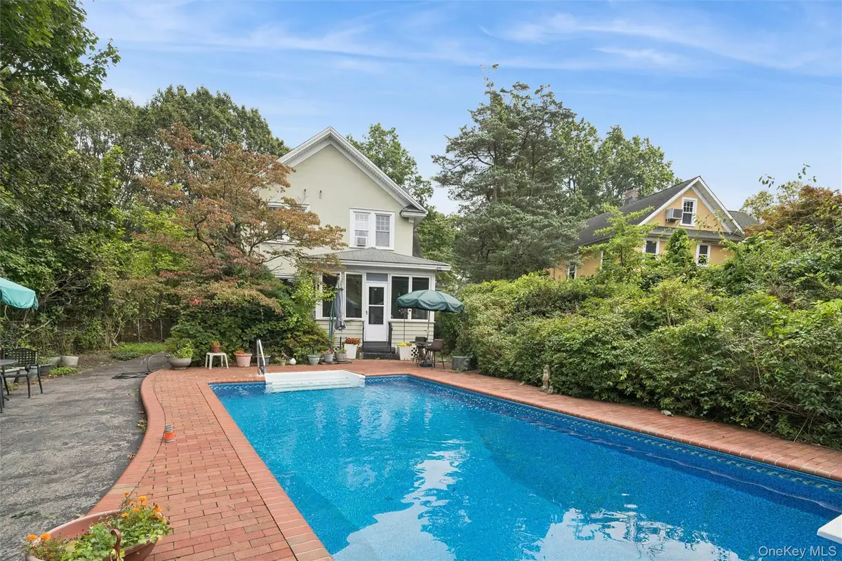 21 Connecticut Avenue, Freeport, NY 11520 - Image #1