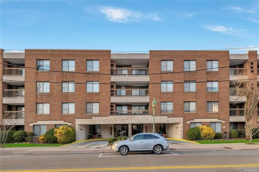376 Central Avenue #3-V, Lawrence, NY 11559 - Image #1