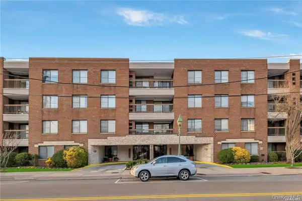 376 Central Avenue #3-V, Lawrence, NY 11559