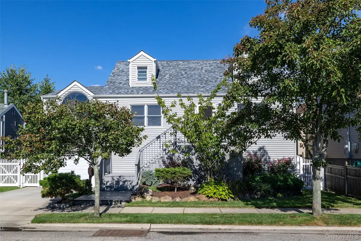 844 S 7th Street, Lindenhurst, NY 11757 - Image #1