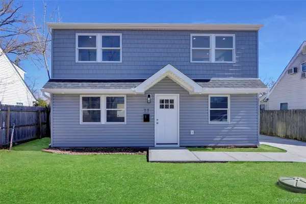 77 Carlls Path, North Babylon, NY 11703