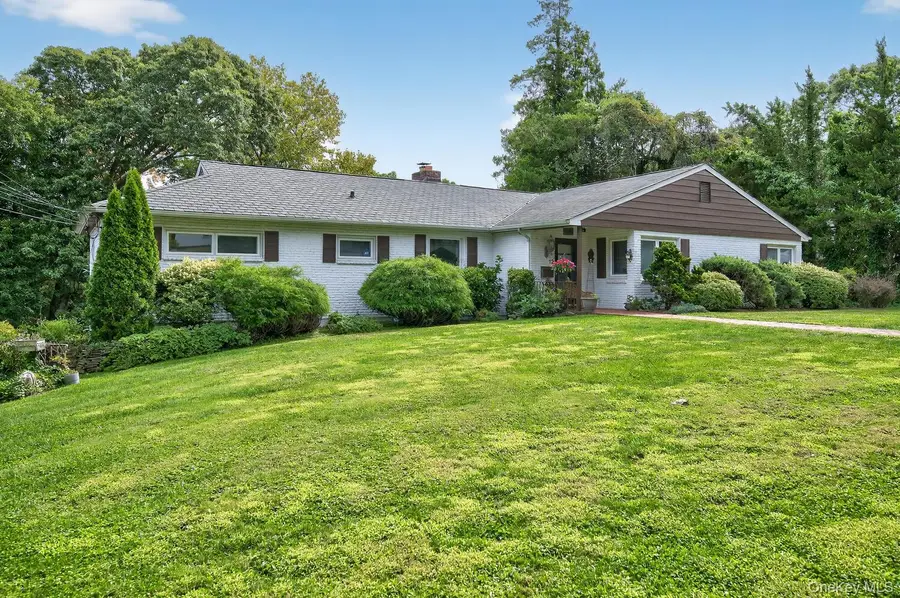 12 Griffith Lane, Huntington, NY 11743 - Image #2