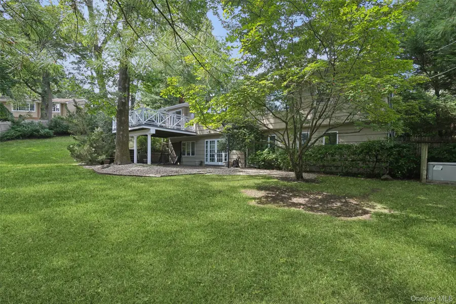 15 Dianas Circle, Roslyn Estates, NY 11576 - Image #2