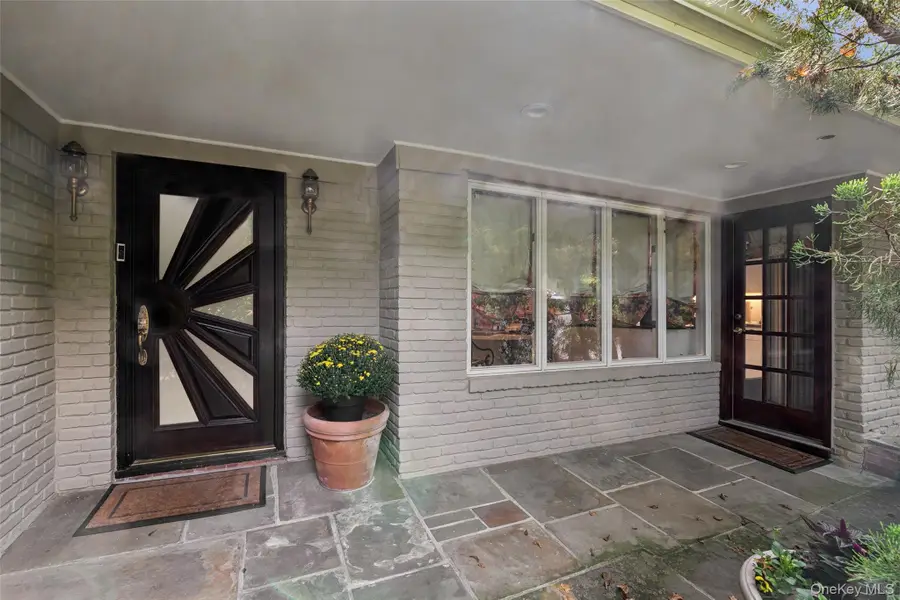 15 Dianas Circle, Roslyn Estates, NY 11576 - Image #3