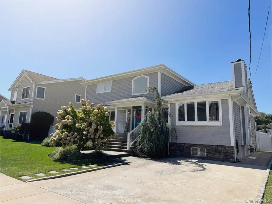 2370 Narraganset Avenue, Seaford, NY 11783 - Image #2