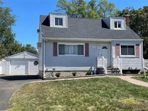 1727 Pine Grove Boulevard, Bay Shore, NY 11706