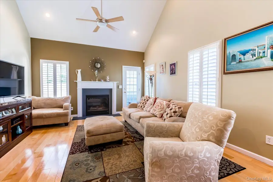 43 Halley Lane, Miller Place, NY 11764 - Image #3