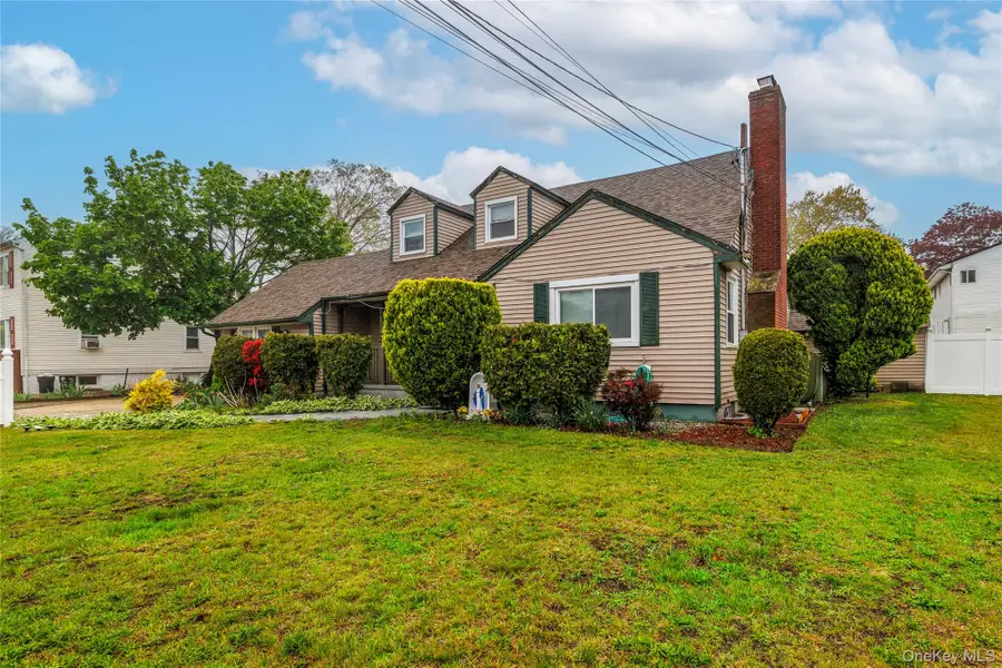265 Beachview Street, Copiague, NY 11726 - Image #3